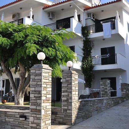 Pansion Alexandros By The Sea Aparthotel Nea Skioni Exteriör bild