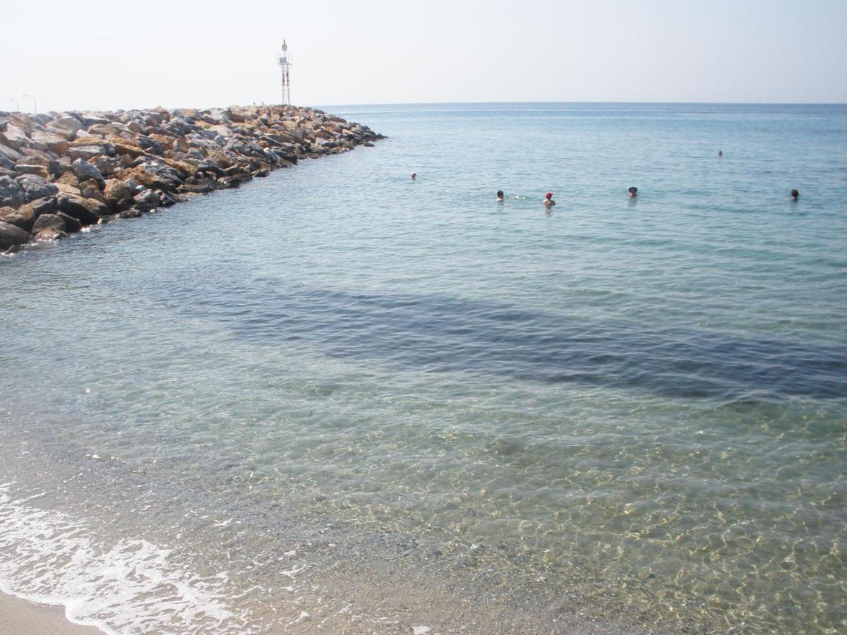 Pansion Alexandros By The Sea Aparthotel Nea Skioni Exteriör bild