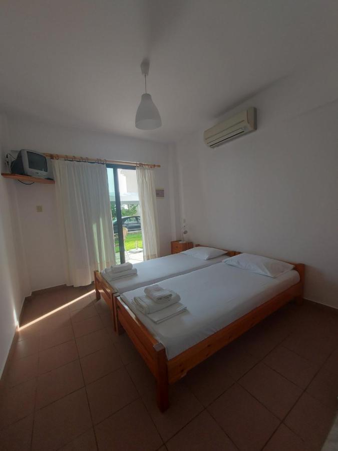 Pansion Alexandros By The Sea Aparthotel Nea Skioni Exteriör bild
